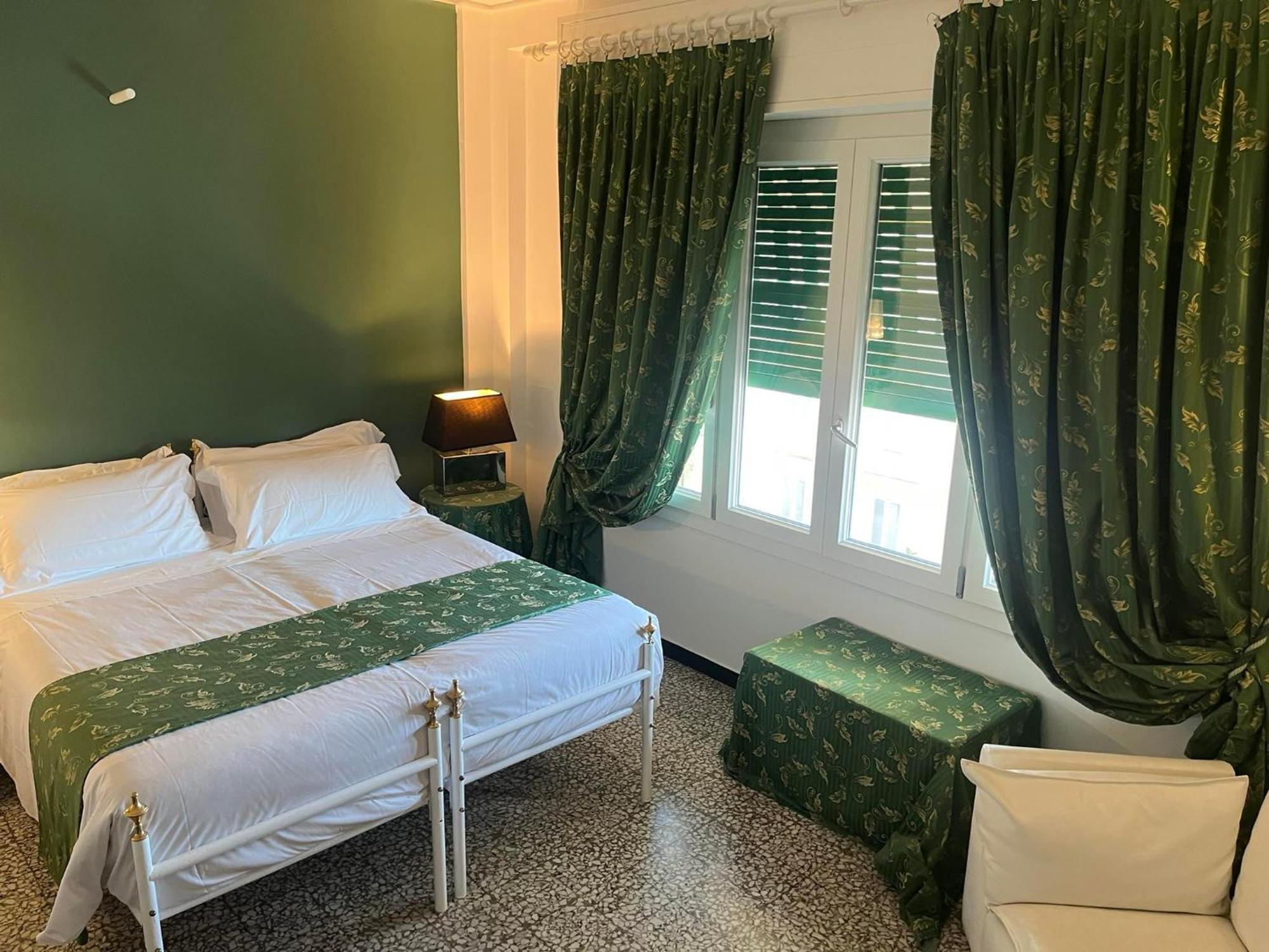 Eveline Portosole Hotel Санремо Екстер'єр фото